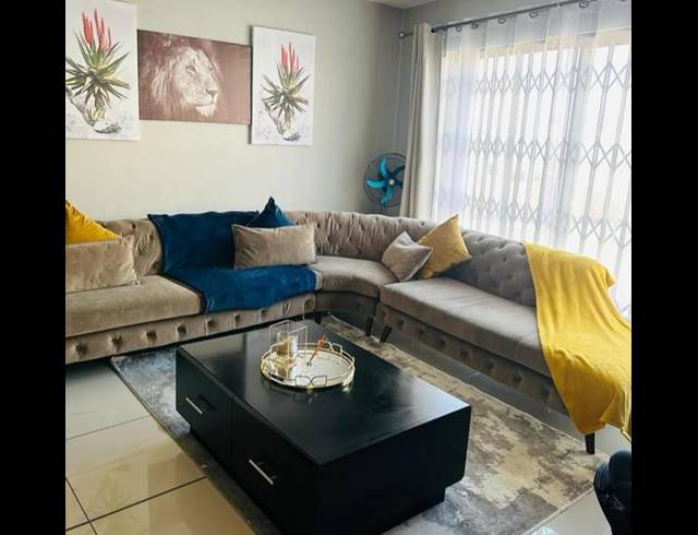 3 BEDROOM TOWNHOUSE FOR SALE IN JACKAROO PARK
